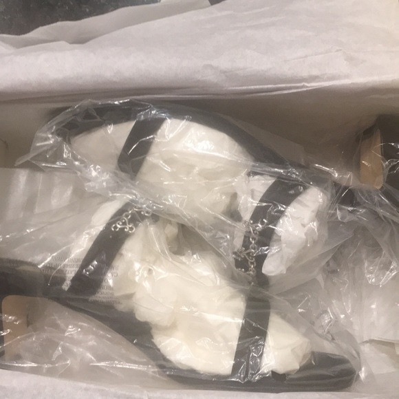 Brighton 8 TIA blk satin w/ beaded jewelry accent - Picture 3 of 4